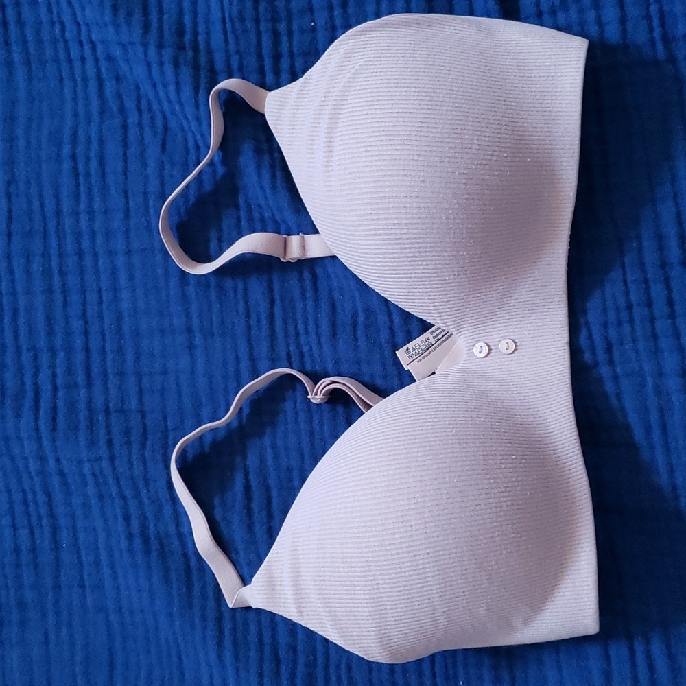 🍉 Victoria's Secret Light Pink T-shirt Bra wireless lightly lined and padded 36D